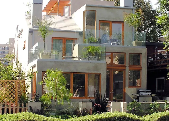 Venice Canals Contemporary, Unique Wildlife, Amazing Reviews