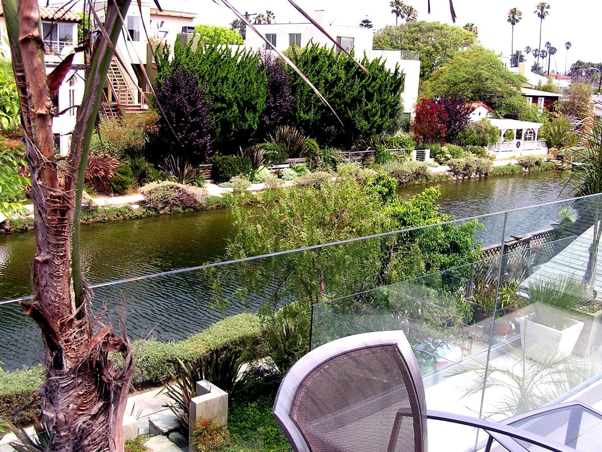 Villa Venice Canals Contemporary, Unique Wildlife, Amazing Reviews
